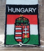   MAGYAR ZÁSZLÓ FELÜL HUNGARY FELIRATTAL ÉS CÍMERREL  KICSI TEXTIL EMBLÉMA  3,5 x 5 CM  VASALHATÓS