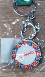 NÉPI MINTÁS KÖZÉPEN HUNGARY LENCSE  KULCSTARTÓ 