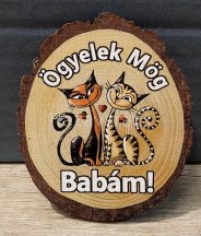 "ÖGYELEK MÖG BABÁM!" FA HŰTŐMÁGNES