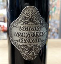 BOLDOG NYUGDÍJAS ÉVEKET VÖRÖSBOR 