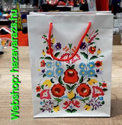 FÉNYES HÍMZETT NÉPI MITÁS M-ES / KÖZEPES MÉRETŰ DÍSZTASAK FEHÉR 16*21 CM