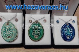 SZÖGEDI TULIPÁNOS KERÁMIA ÉKSZERSZETT DÍSZDOBOZBAN TÜRKIZ ZÖLD/KÉK SZÖGEDI TULIPÁNOS KERÁMIA ÉKSZERSZETT DÍSZDOBOZBAN TÜRKIZ ZÖLD/KÉK