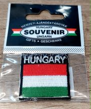   MAGYAR ZÁSZLÓ FELÜL HUNGARY FELIRATTAL KICSI TEXTIL EMBLÉMA  3,5 x 3 CM  VASALHATÓS