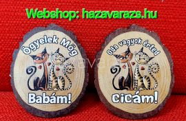 "ÖGYELEK MÖG BABÁM!" vagy "ODA VAGYOK ÉRTED CICÁM" HŰTŐMÁGNES